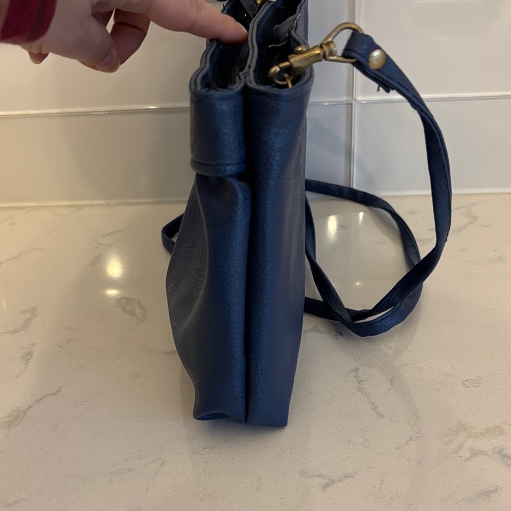 Vintage Agnew Navy Pebbled Crossbody Bag - Picture 3 of 11